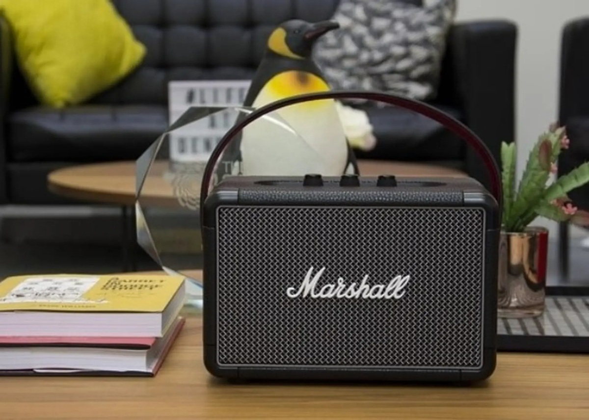 nut-eq-tren-loa-bluetooth-dung-de-lam-gi-2