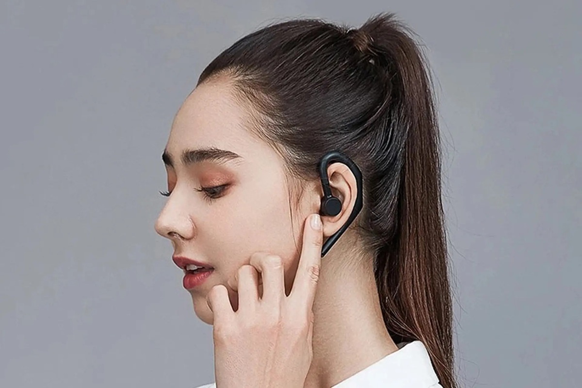 dung-tai-nghe-bluetooth-co-hai-khong-3